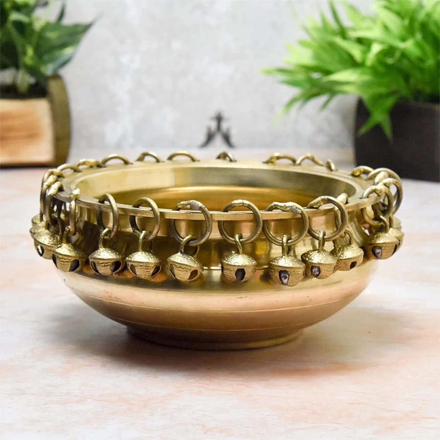 ADVANZO Ethnic Traditional 6 Inches Brass Urli Bowl with Bells Showpiece, Brass Urli for Decor, Housewarming Gifts, Standard, Pack of 1