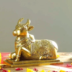 ADVANZO Brass Nandi Cow Idol | Golden Embossed Bull Statue for Mandir & Pooja Room | Temple Showpiece Shiv Parvati Vahan – 1 Piece