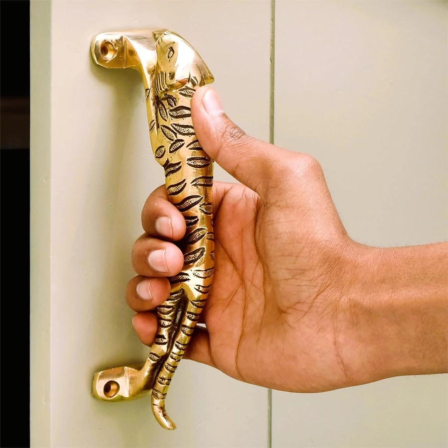 ADVANZO Jaguar Design Brass Door Handle Set – Antique Brown Finish, Heavy-Duty Pull Handle Pair for Main Door, Mandir & Home Décor – 7-Inch, Standard Size, Pack of 2